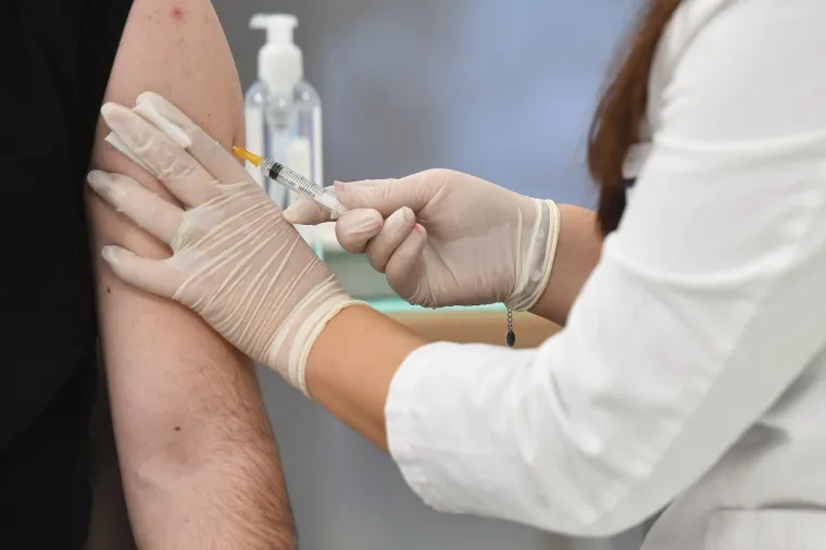 U Hrvatskoj su protiv koronavirusa odobrena cjepiva proizvođača Pfizer/Biontech, Moderna, Astra Zeneca i Jansen