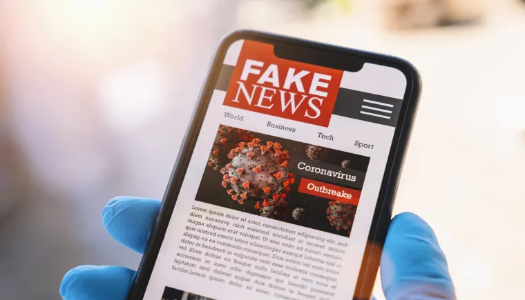 Fake news su vijesti koje sadržavaju ili prenose lažne informacije, a koje su tijekom pandemije preplavile dru&scaron;tvene mreže