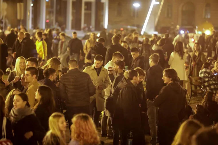 Koronaparty je nedopu&scaron;teno druženje tijekom epidemije koronavirusa (izvor: Institut za hrvatski jezik i jezikoslovlje)