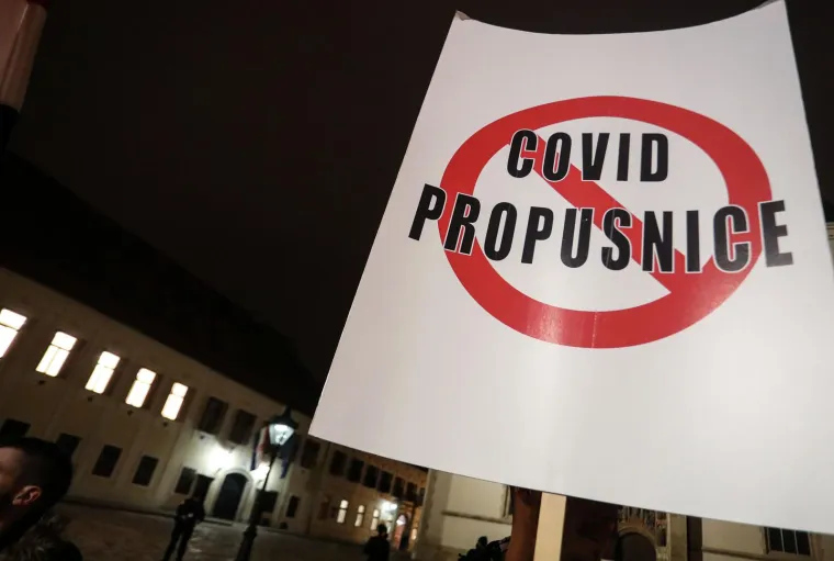 Pravilo 3G uvedeno je u mnogim zemljama svijeta, a podrazumijevalo je da u neke prostore i na neka mjesta mogu doći samo cijepljeni, osobe koje su imale negativan test ili su preboljele bolest.