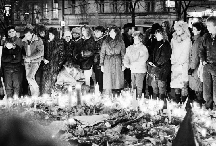 Revolucija koja je srušila komunistički režim i postavila pisca za predsjednika države