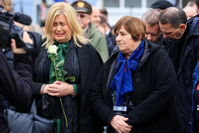 Tisuće ljudi stigle su u Vukovar pokloniti se Gradu heroju i njegovim žrtvama: Emocije su na svakom koraku