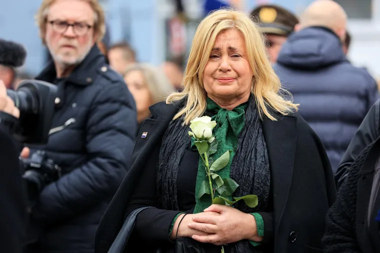 Tisuće ljudi stigle su u Vukovar pokloniti se Gradu heroju i njegovim žrtvama: Emocije su na svakom koraku