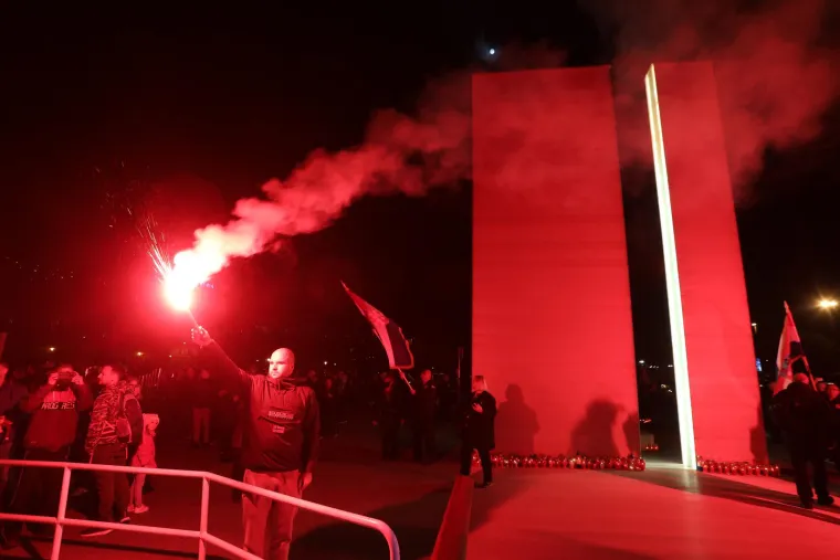 Prizori od kojih ćete se naježiti. Pogledajte kako su navijači i igrači Hajduka i Osijeka obilježili pad Vukovara