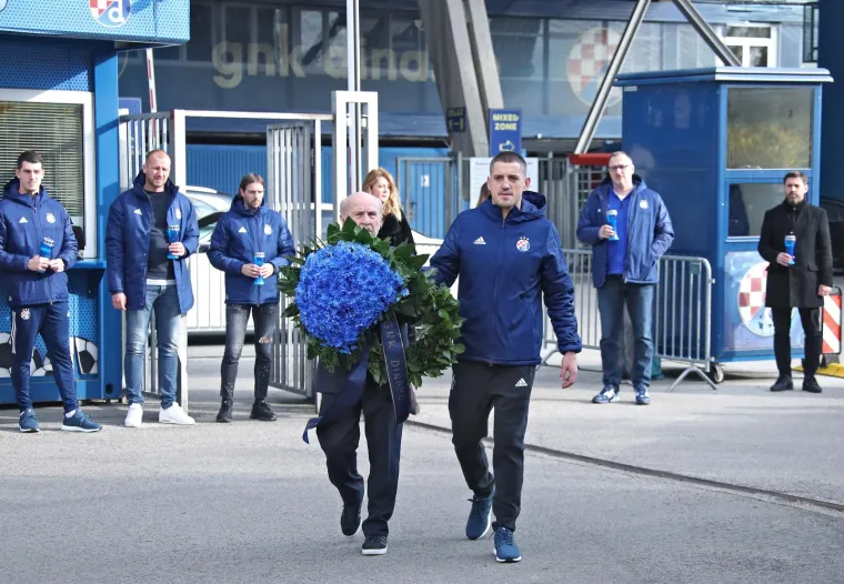 Predstavnici Dinama položili vijence i zapalili svijeće kod spomenika BBB-ovcima