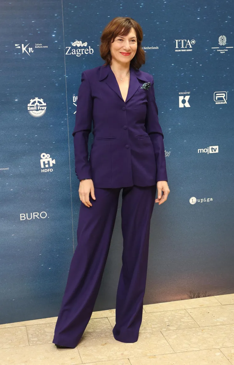 Obukla se kao prava frajerica i super joj stoji: Nives Ivanković ukrala pozornost na premijeri 'Zbornice'