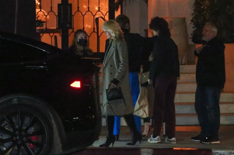 Noge na sunce! Angelina Jolie, Miley Cyrus i Vanessa Hudgens znaju što je frajerima neodoljivo