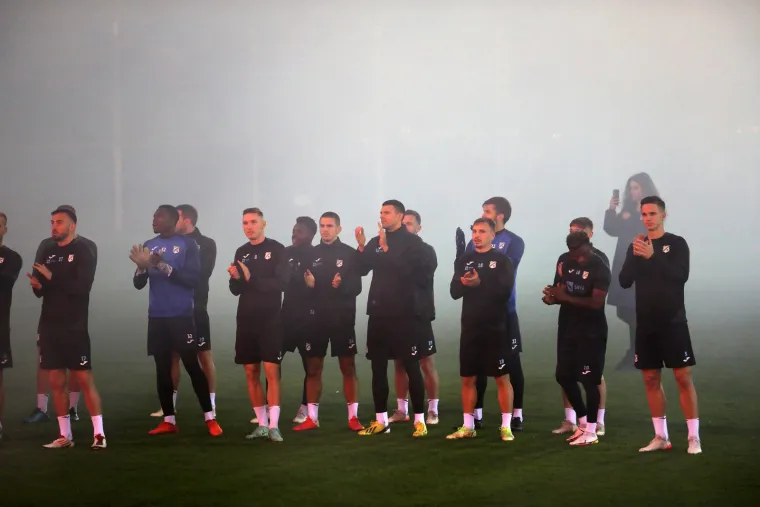 Armada posjetila nogometa&scaron;e Rijeke na treningu uoči okr&scaron;aja s Hajdukom, pogledajte kako je to izgledalo