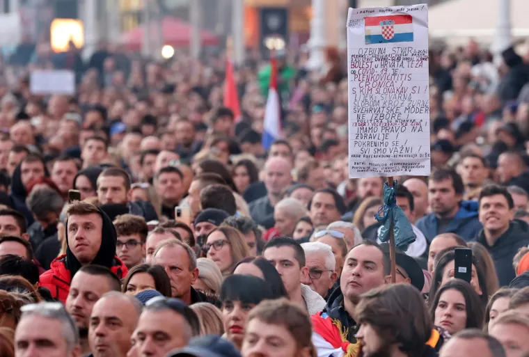Prosvjed protiv covid potvrda u Zagrebu
