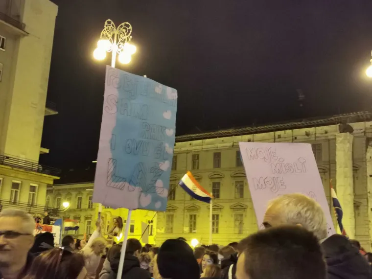 Ovako su u subotu izgledale zagrebačke ulice i Trg bana Jelačića: 'Nećemo potvrde! Nećemo potvrde!'