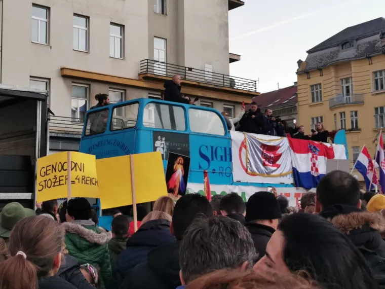 Ovako su u subotu izgledale zagrebačke ulice i Trg bana Jelačića: 'Nećemo potvrde! Nećemo potvrde!'