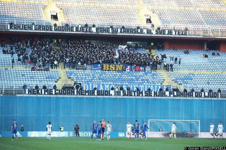 Navijači Dinama i Osijeka naklonili se Vukovaru: 'Ranjeni grade, godine bježe, rane su zarasle, ali sve je teže...'