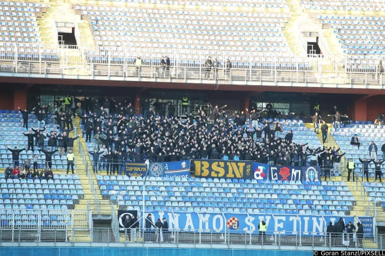 Navijači Dinama i Osijeka naklonili se Vukovaru: 'Ranjeni grade, godine bježe, rane su zarasle, ali sve je teže...'