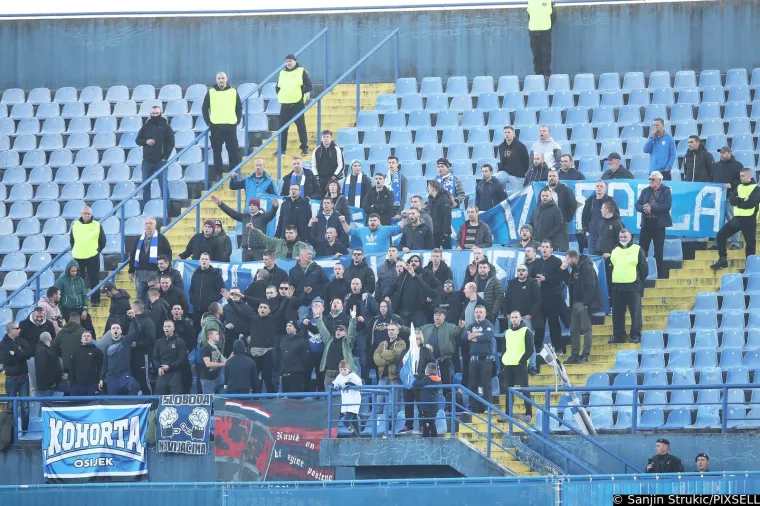 Navijači Dinama i Osijeka naklonili se Vukovaru: 'Ranjeni grade, godine bježe, rane su zarasle, ali sve je teže...'