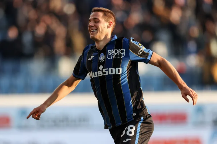 "Prekrasna večer, nezaboravna za mene. Jedan lijep podatak je to, bio sam kapetan nekoliko minuta i to je bila velika čast i ponos za mene. Drago mi je da u reprezentaciji dobivam veću minutažu. Tu sam, spreman sam i &scaron;to god izbornik treba, tu sam da pomognem", rekao je tada Pa&scaron;alić.