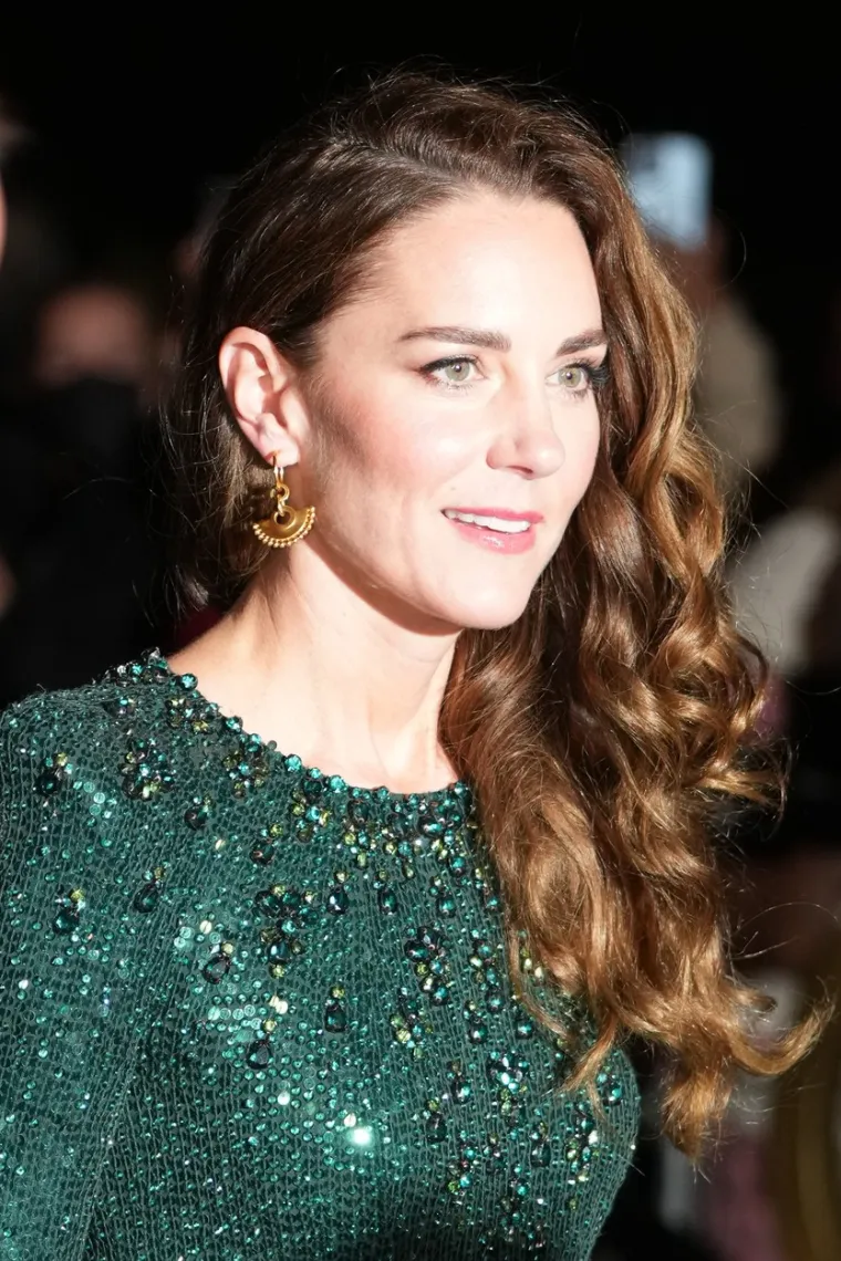 Kate Middleton i princ William ostavili klince doma i otišli partijati: Kad se vojvotkinja pojavila, popadale su vilice