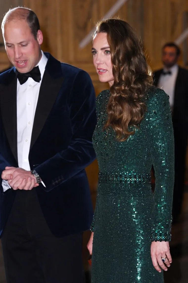 Kate Middleton i princ William ostavili klince doma i otišli partijati: Kad se vojvotkinja pojavila, popadale su vilice