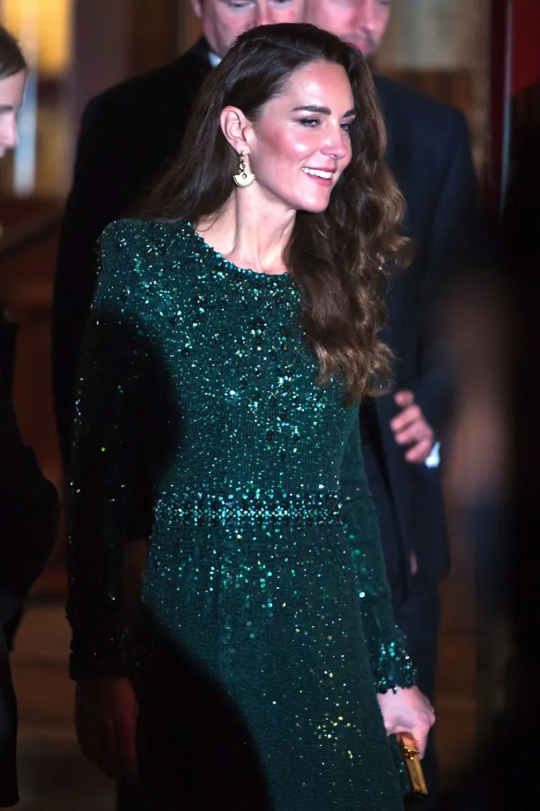 Kate Middleton i princ William ostavili klince doma i otišli partijati: Kad se vojvotkinja pojavila, popadale su vilice
