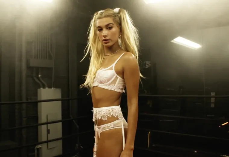Hailey Bieber proslavila se zahvaljujući prezimenu i operacijama, ali život joj je baš gorak: Pogledajte kako se mijenjala