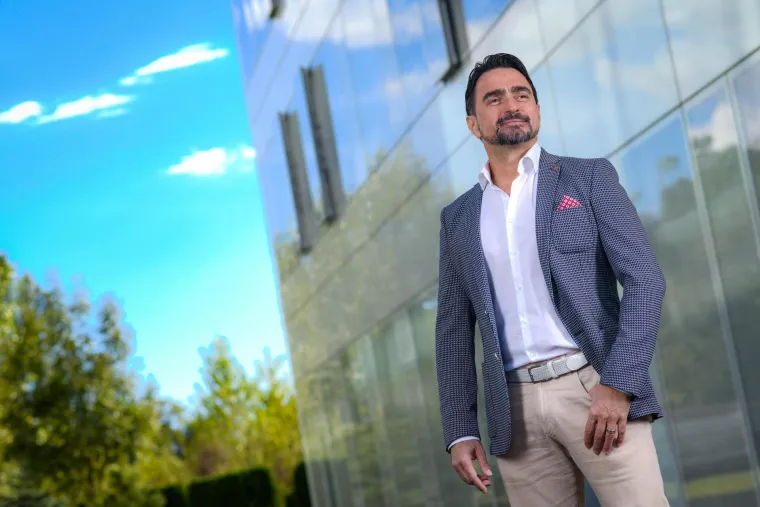 Joško Čagalj Jole za svoj nastup, koji traje i po par sati, uzima od šest do osam tisuća eura.