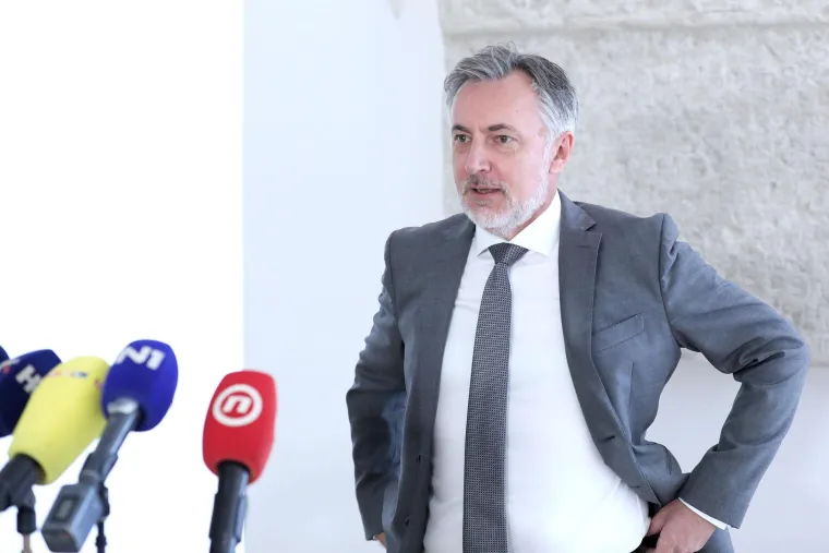Miroslav Škoro je, prije nego se počeo baviti politikom, za nastup na svadbi uzimao osam tisuća eura.