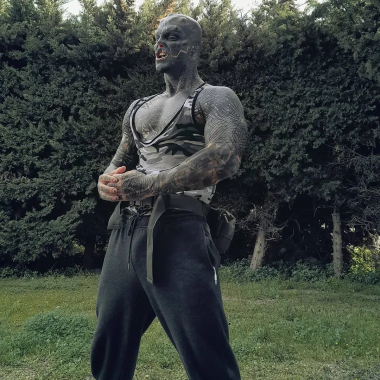 Dao si je odsjeći dva prsta kako bi mu &scaron;aka podsjećala na kandžu, a po glavi mu se motaju jo&scaron; gore ideje!