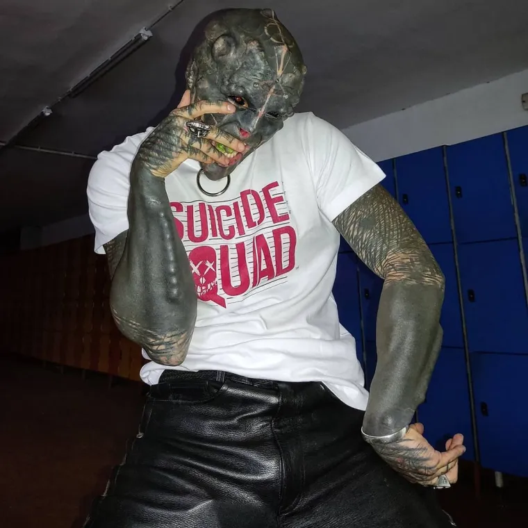 Dao si je odsjeći dva prsta kako bi mu &scaron;aka podsjećala na kandžu, a po glavi mu se motaju jo&scaron; gore ideje!