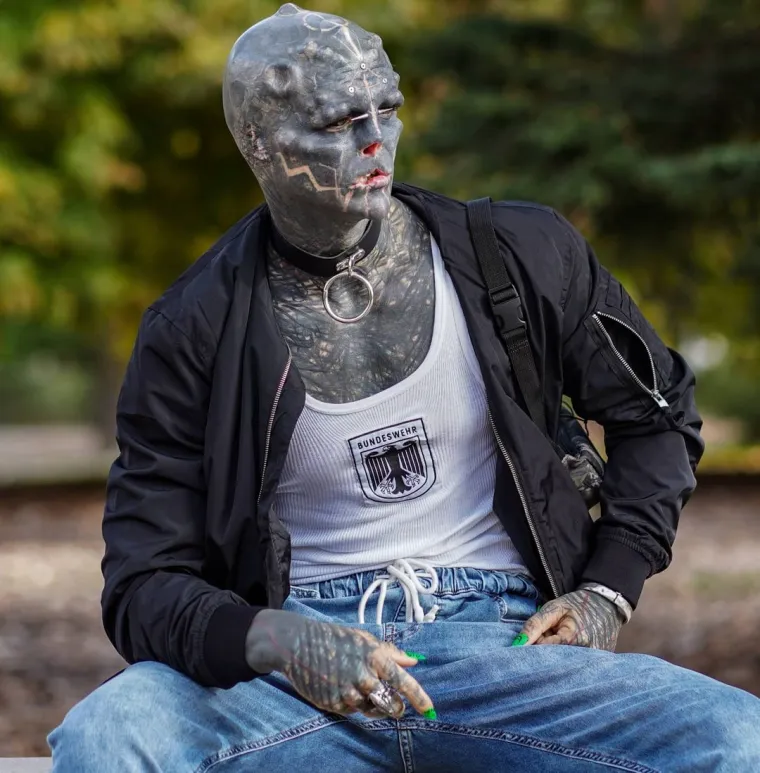 Dao si je odsjeći dva prsta kako bi mu &scaron;aka podsjećala na kandžu, a po glavi mu se motaju jo&scaron; gore ideje!