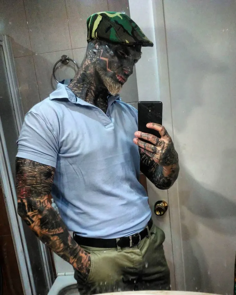 Dao si je odsjeći dva prsta kako bi mu &scaron;aka podsjećala na kandžu, a po glavi mu se motaju jo&scaron; gore ideje!