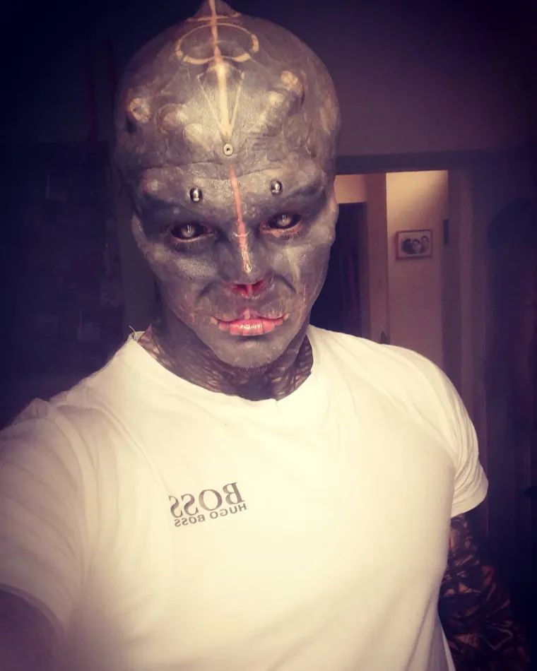 Dao si je odsjeći dva prsta kako bi mu &scaron;aka podsjećala na kandžu, a po glavi mu se motaju jo&scaron; gore ideje!