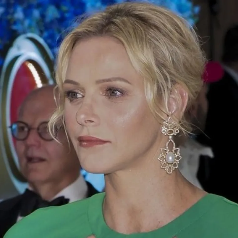 Charlene je, izvještavaju mediji, utjehu našla u naručju ruskog milijardera Vladislava. &quot;Izgleda da joj je bio veliki oslonac usred njenih bračnih problema&quot;, rekao je neimenovani izvor blizak princezi za The Sun.