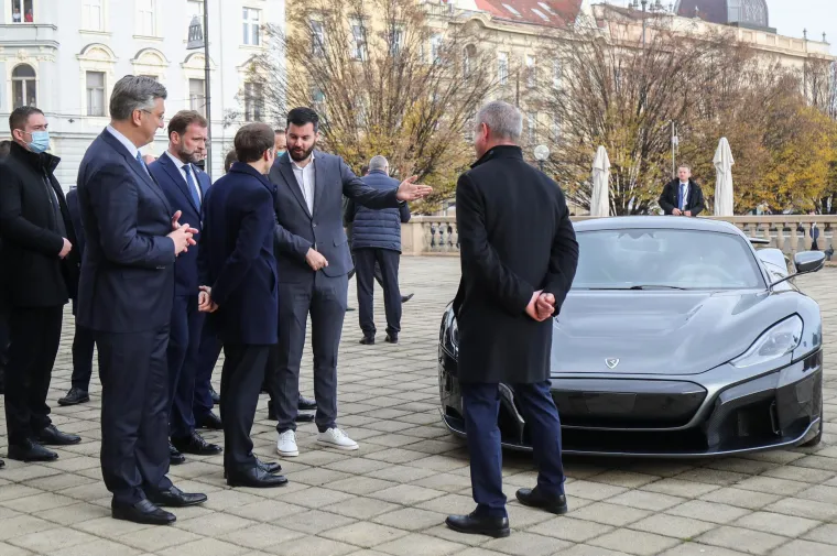 Rimac ispred Esplanade Macronu predstavio Neveru i Bugatti