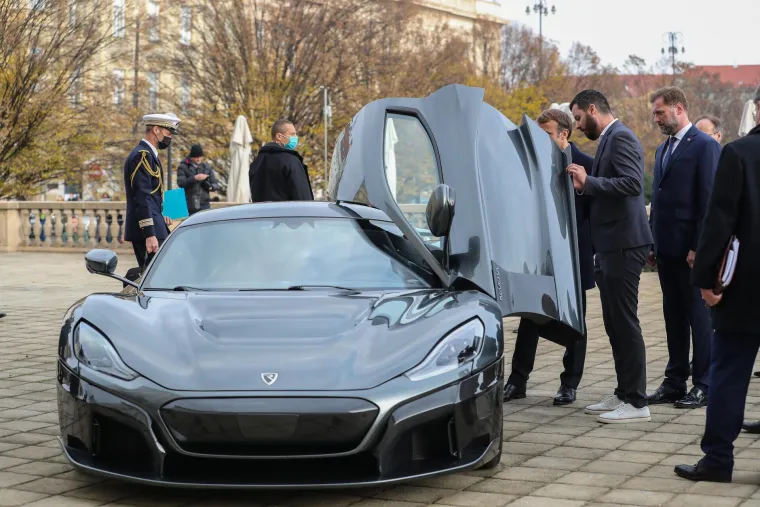 Rimac ispred Esplanade Macronu predstavio Neveru i Bugatti