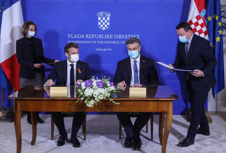 Milanović i Plenković ugostili Macrona: Na Pantovčaku svi bez maski, u Banskim dvorima na sve se pazilo