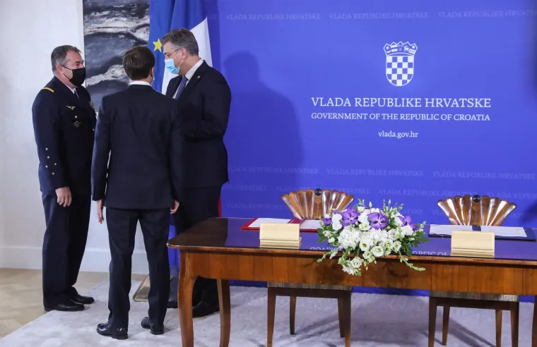 Milanović i Plenković ugostili Macrona: Na Pantovčaku svi bez maski, u Banskim dvorima na sve se pazilo