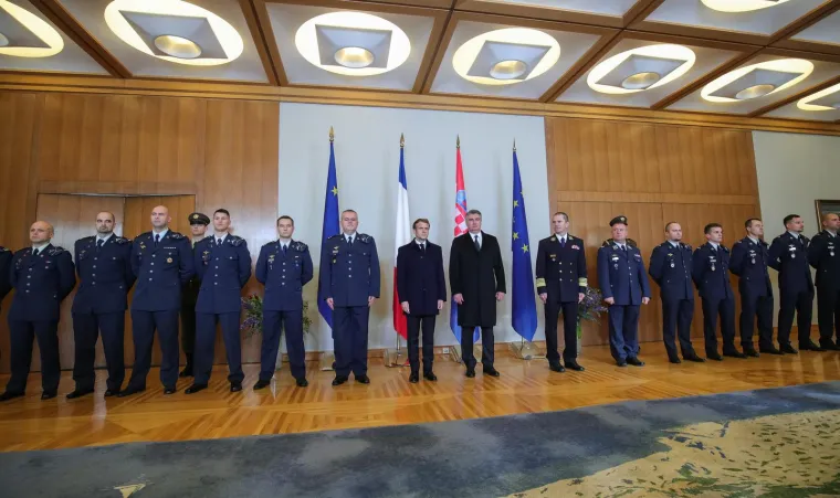 Milanović i Plenković ugostili Macrona: Na Pantovčaku svi bez maski, u Banskim dvorima na sve se pazilo