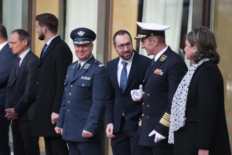 Dobro raspoloženje na Pantovčaku: Pogledajte tko je sve s Milanovićem dočekao Macrona