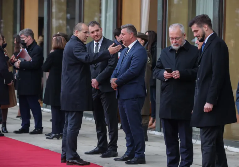 Dobro raspoloženje na Pantovčaku: Pogledajte tko je sve s Milanovićem dočekao Macrona