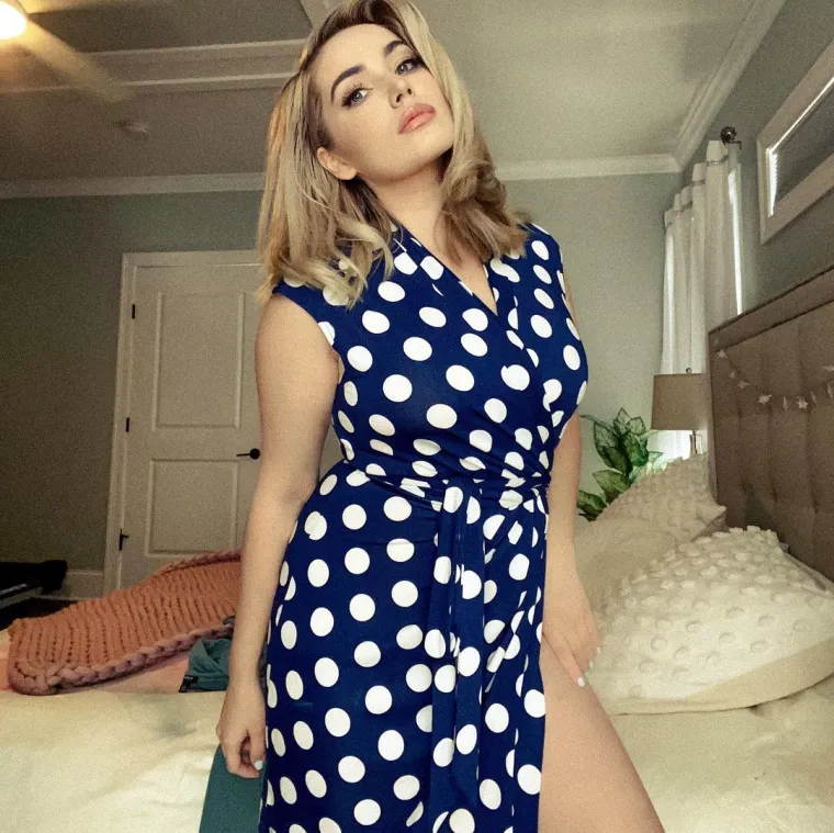 Pjesma iz debeloga crijeva lovu joj u novčanik slijeva: Da, dobro ste shvatili &scaron;to ova ljepotica prodaje