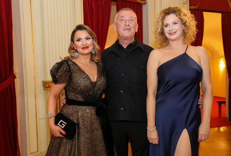 Jesmo li je ikada vidjeli u sličnom izdanju? Nina Violić zablistala u izazovnoj haljini koja doista laska njezinoj figuri