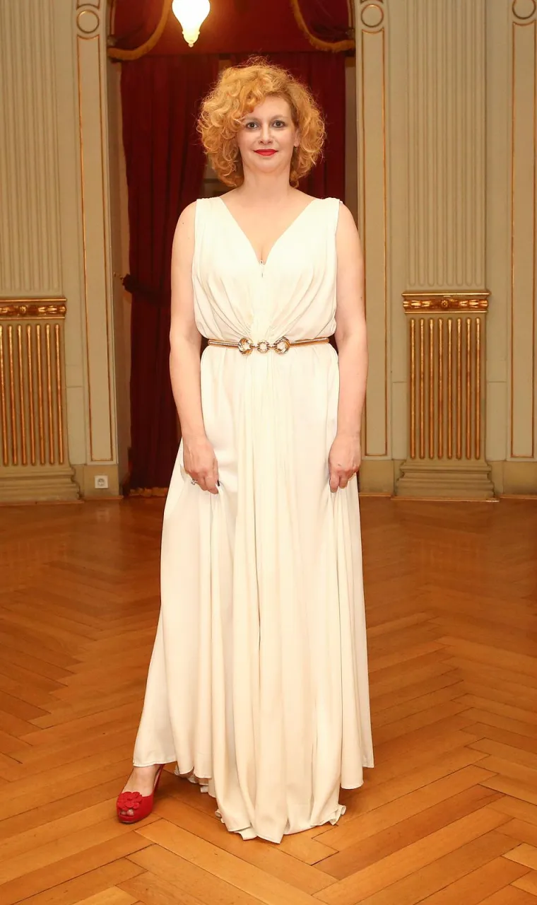 Jesmo li je ikada vidjeli u sličnom izdanju? Nina Violić zablistala u izazovnoj haljini koja doista laska njezinoj figuri