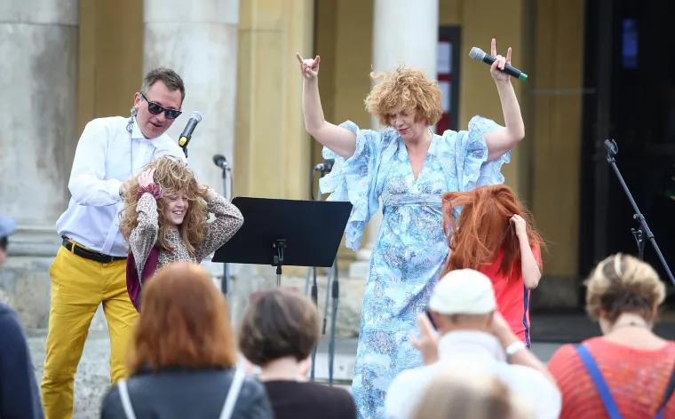 Jesmo li je ikada vidjeli u sličnom izdanju? Nina Violić zablistala u izazovnoj haljini koja doista laska njezinoj figuri