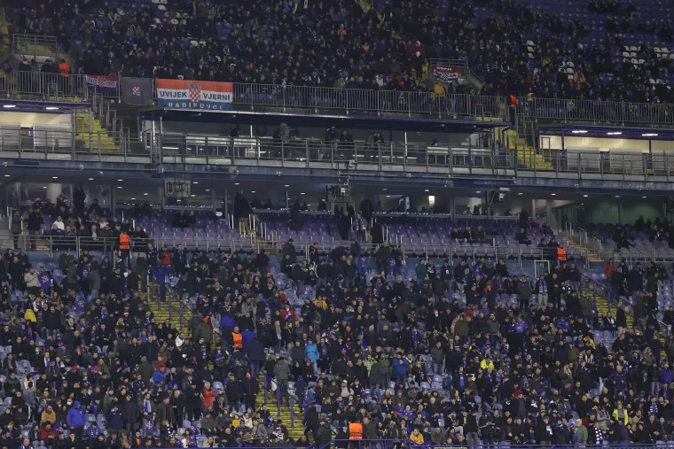 Navijači stigli na Maksimir: Pogledajte kako izgledaju tribine u ključnoj utakmici za Dinamo u Europi