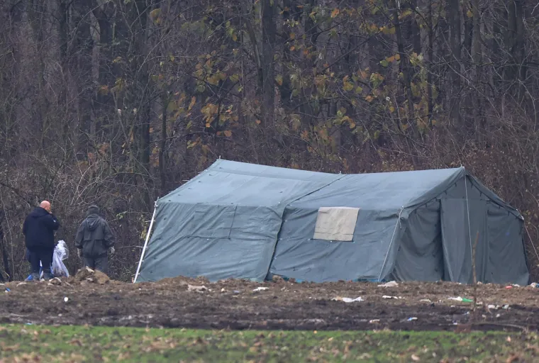 Medved je istaknuo je kako na današnji dan još uvijek tražimo 1853 nestale osobe, od čega je 1445 nestalih, a 398 posmrtnih ostataka. Što se tiče Vukovarsko-srijemske županije, iz županije je još uvijek 520 nestalih, a u Vukovaru 386.