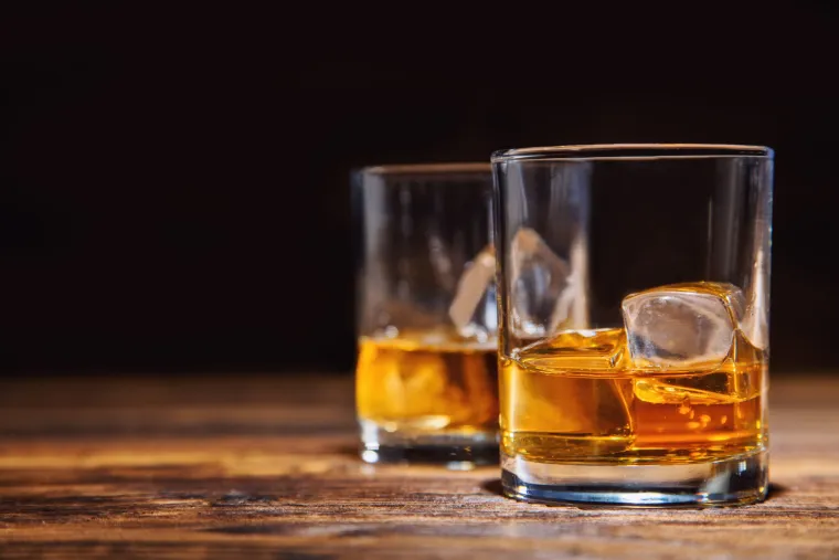 14. Osoba negira da je alkoholičar jer uvijek dolazi na posao na vrijeme