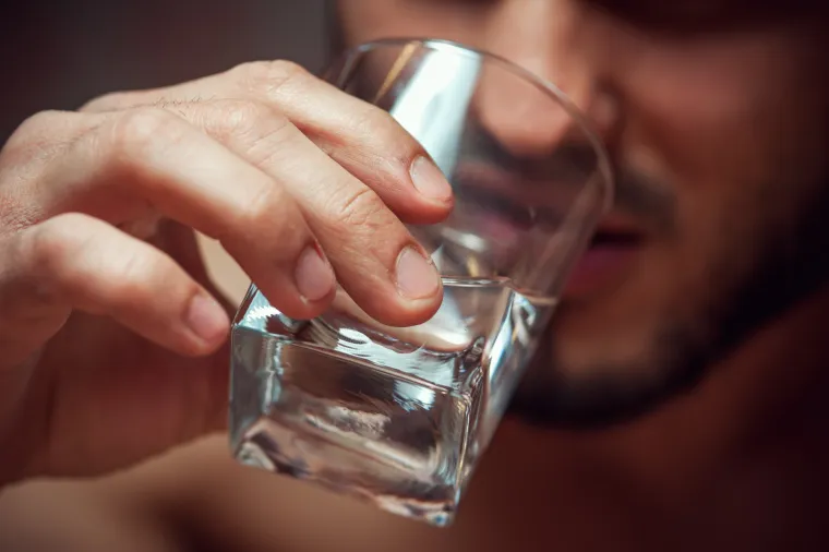 17. Poteškoće u prisjećanju stvari koje su se dogodile tijekom pijenja ili padanje u nesvijest od alkohola