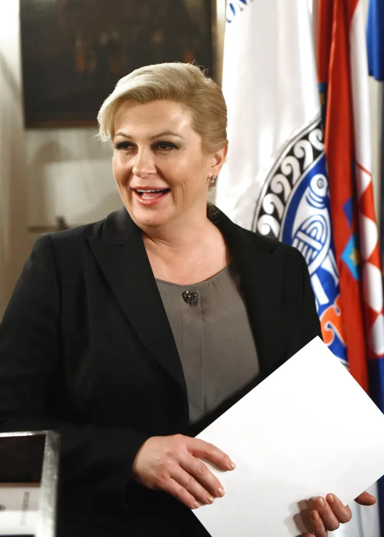 Svi su očarani njezinom novom linijom: Kako se Kolinda mijenjala otkad je postala predsjednica do danas