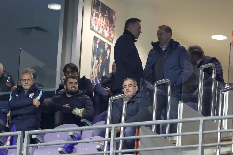 Pogledajte samo u čijem je društvu Zlatko Dalić pratio utakmicu Hrvatske i Slovenije