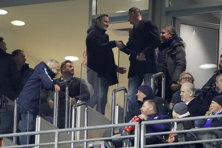 Pogledajte samo u čijem je društvu Zlatko Dalić pratio utakmicu Hrvatske i Slovenije