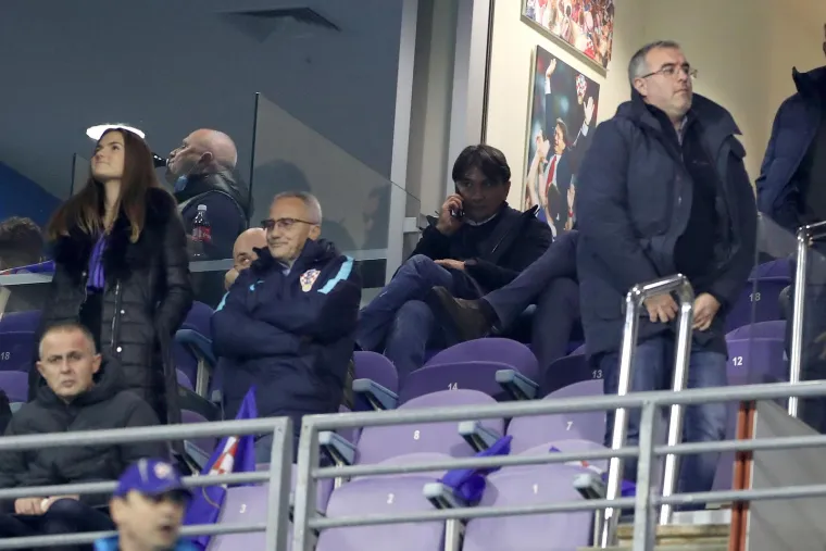 Pogledajte samo u čijem je društvu Zlatko Dalić pratio utakmicu Hrvatske i Slovenije
